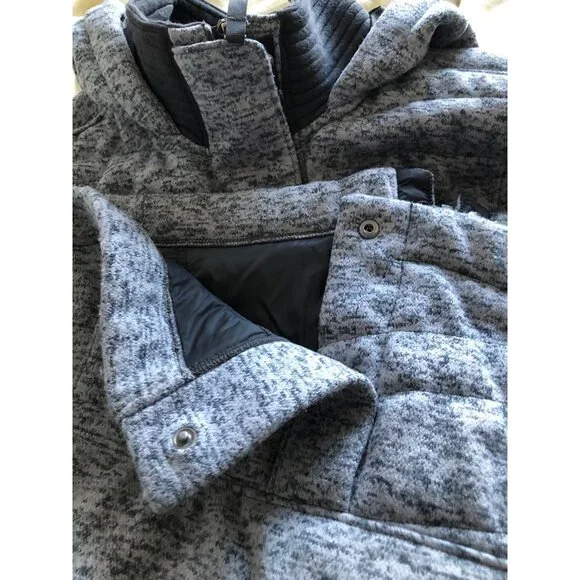 The North Face Girls Gray Down Coat w/ Hood - Size XL